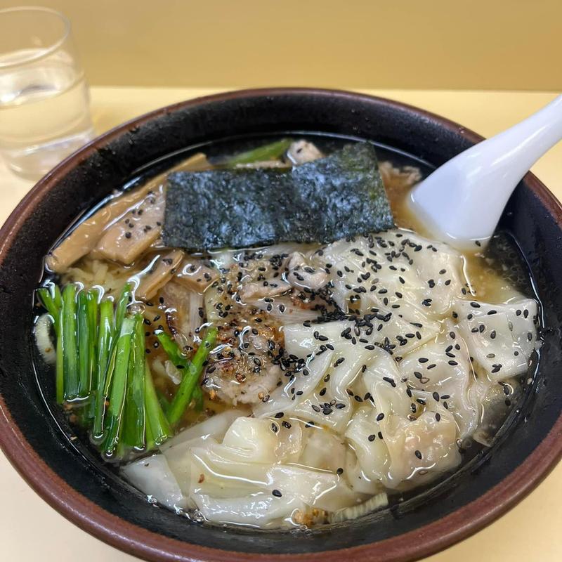 特製十八番 ワンタン(手もみラーメン 十八番 （てもみらーめん じゅうはちばん）)