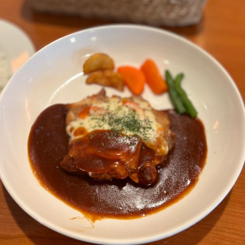 鶏もも肉のパプリカチーズ焼きデミグラスソース(MOCHA)