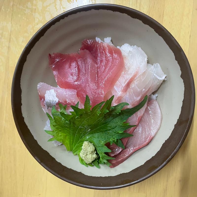 地魚どん(おわせ魚食堂 （おわせ魚いちば おとと）)