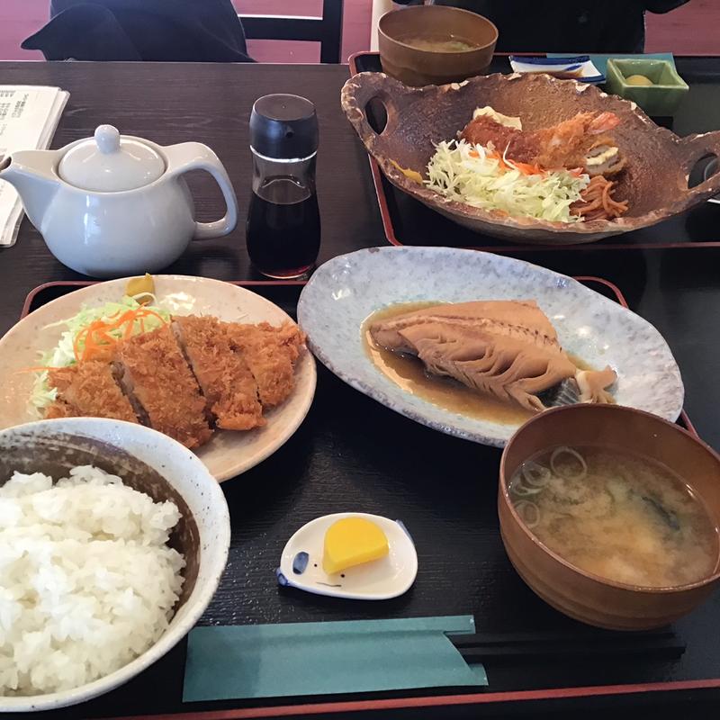 とんかつと煮魚定食(わらく )