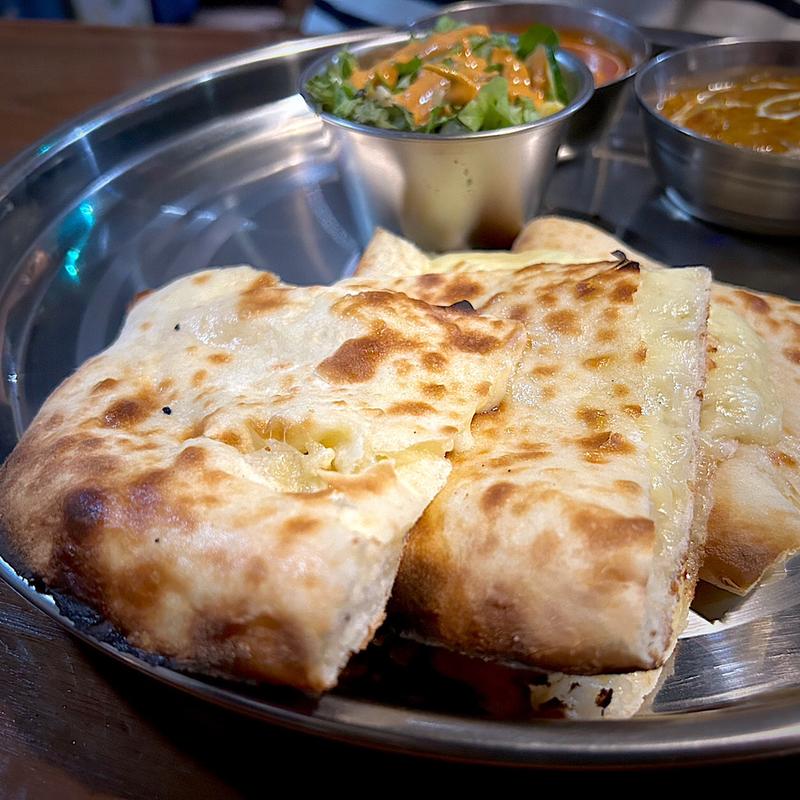 チーズナン(インディアンレストラン TAJ-2)