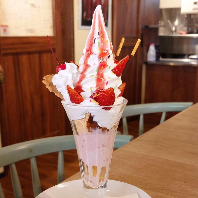 ベリーツとストロベリーチーズケーキパフェ(ランズ珈琲 府内町店)