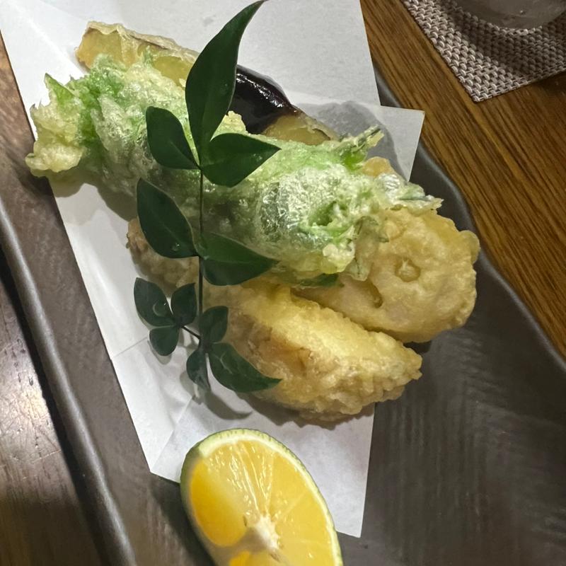 白子の大葉包み＋菊芋＋茄子＋蓮根の天ぷら(よもぎ)