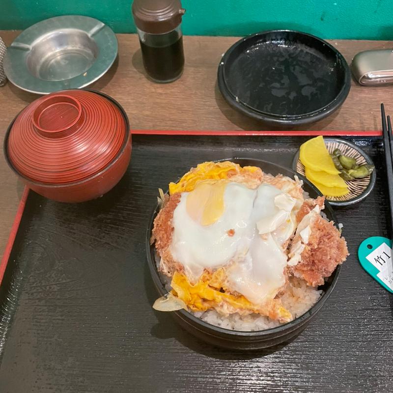 チキンカツ重(とんかつ麻釉)