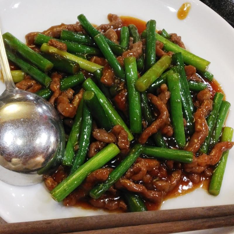 牛肉とニンニクの芽炒め(中)(中国料理 地球飯店)