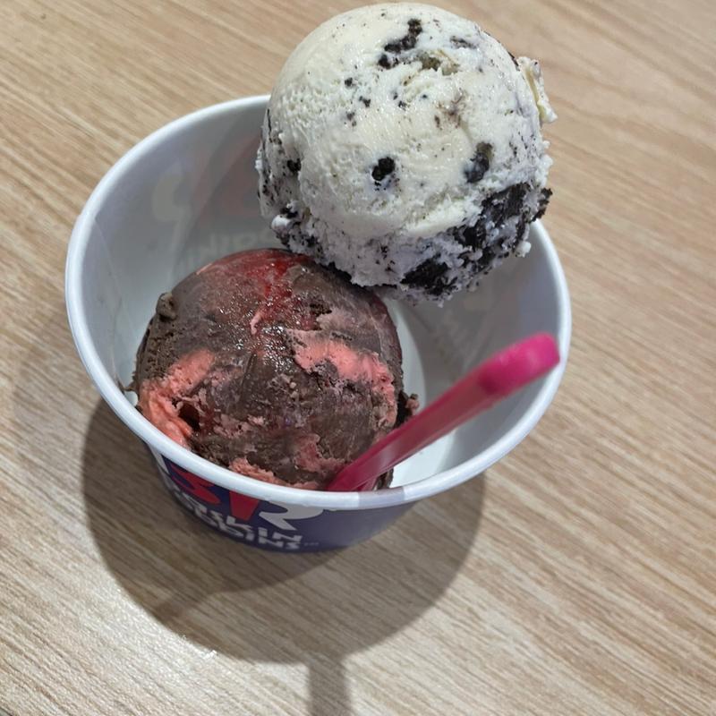 ストロベリーチョコレート(サーティワンアイスクリーム イオンモール東久留米店)