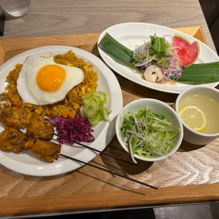 チキンサテとナシゴレンのBセット(Plataran Resort & Restaurants - Tokyo（プラタラン リゾート アンド レストラン）)