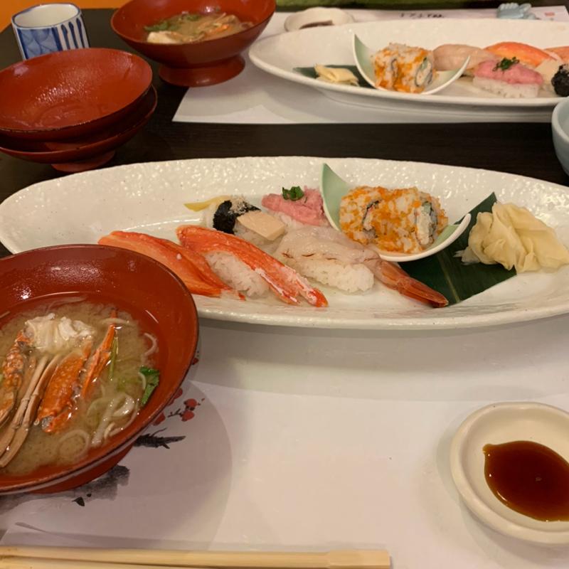 極太ズワイ蟹にぎり寿司盛合せ（和牛と極太ズワイ蟹にぎり寿司会席コースの中の一品）(せんざん 相模原店)