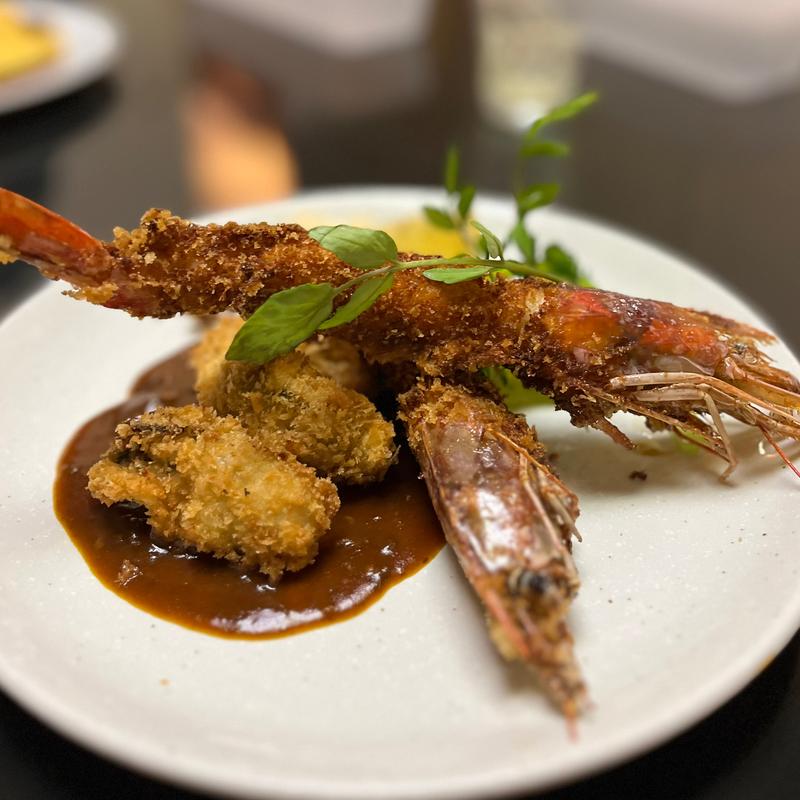 本日のおすすめランチ（大海老とカキフライ）(桜と都)