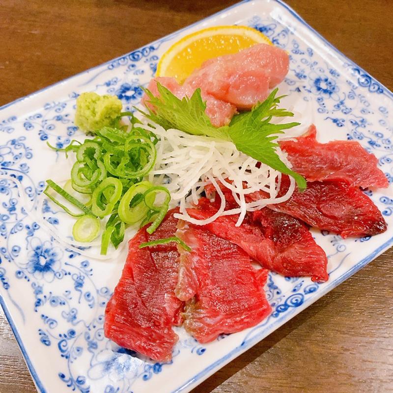 まぐろ脳天とほほ肉食べ比べ(酒場 ナガレボシ)