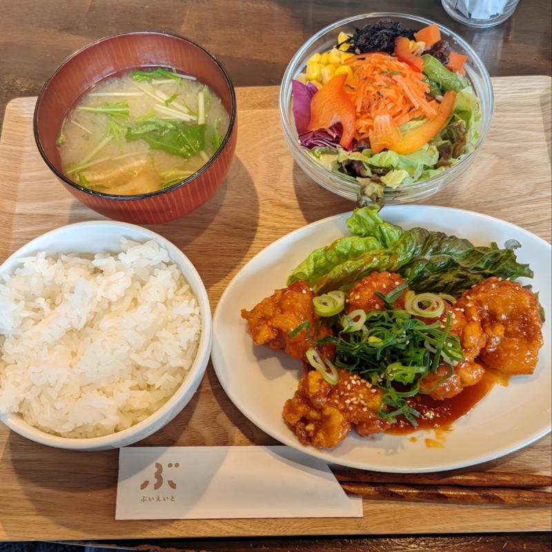 日替わりランチ  ヤンニョムチキン(カフェぶいえいと)