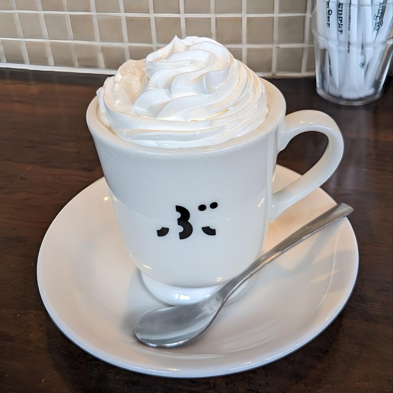 カフェラテ（ホイップあり）(カフェぶいえいと)
