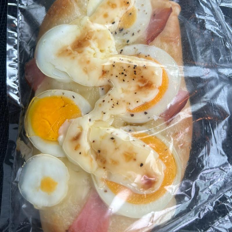 ぺちゃんこパン[たまご＆ハム](ベーカリーファースト)