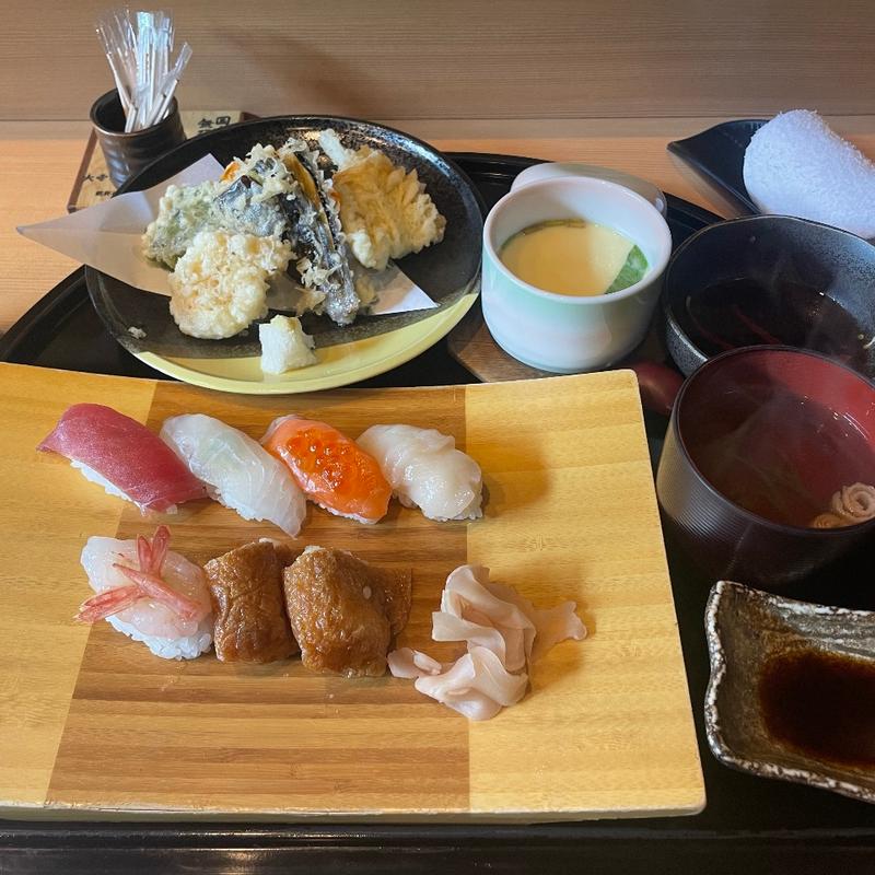 Bランチセット（にぎり、天ぷら、吸い物、茶碗蒸し）(天金 本店)