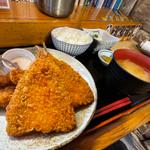 アジフライ定食＋カキフライ3つ(野球食堂グランドスラム)