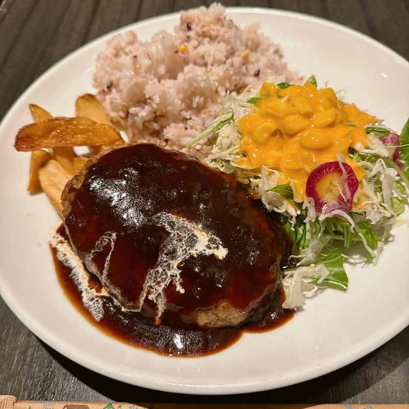 定番！ビーフハンバーグ（デミグラスソース）(グリルワイン百 -hyaku- 堂島川)