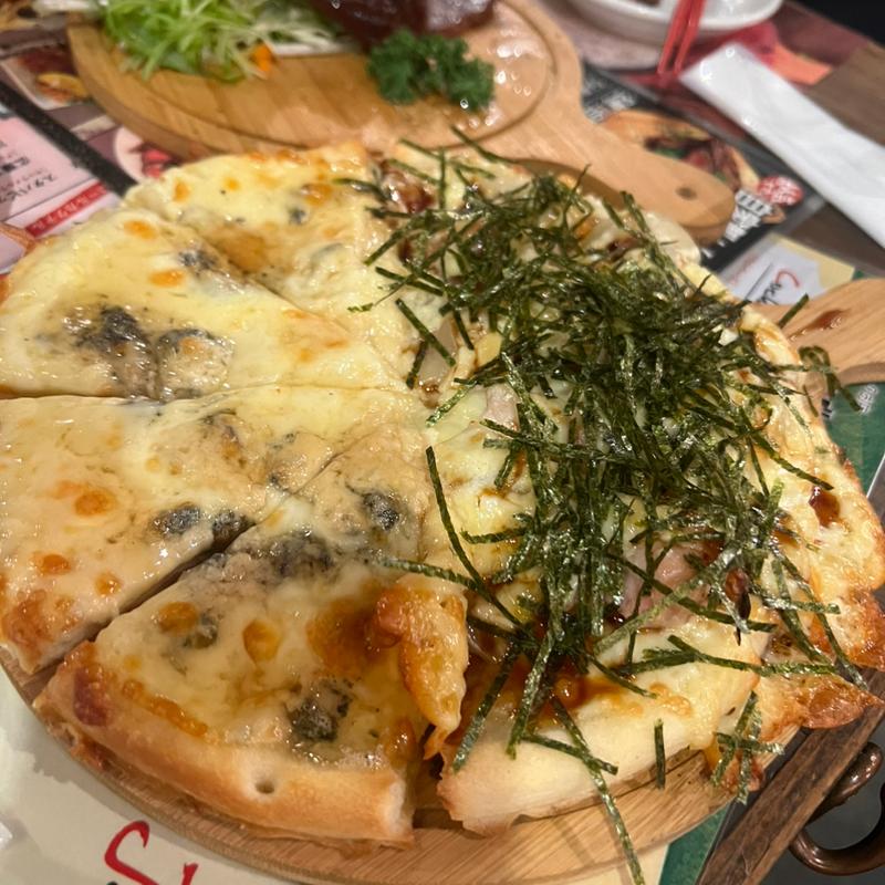 ピザ ハーフ＆ハーフ スモークチキンの照り焼き＋ハニーブルーチーズ(ニクバル・プロベッチョ 白子駅前店 )