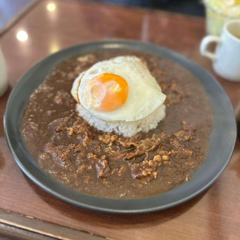 カレーライス目玉焼き乗せ(珈琲館 理維 （コーヒーカン・リイ）)