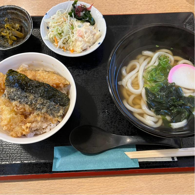 ランチ　わかめうどんハーフ、ミニ天丼、サラダ、漬物(宮屋 （みや）)