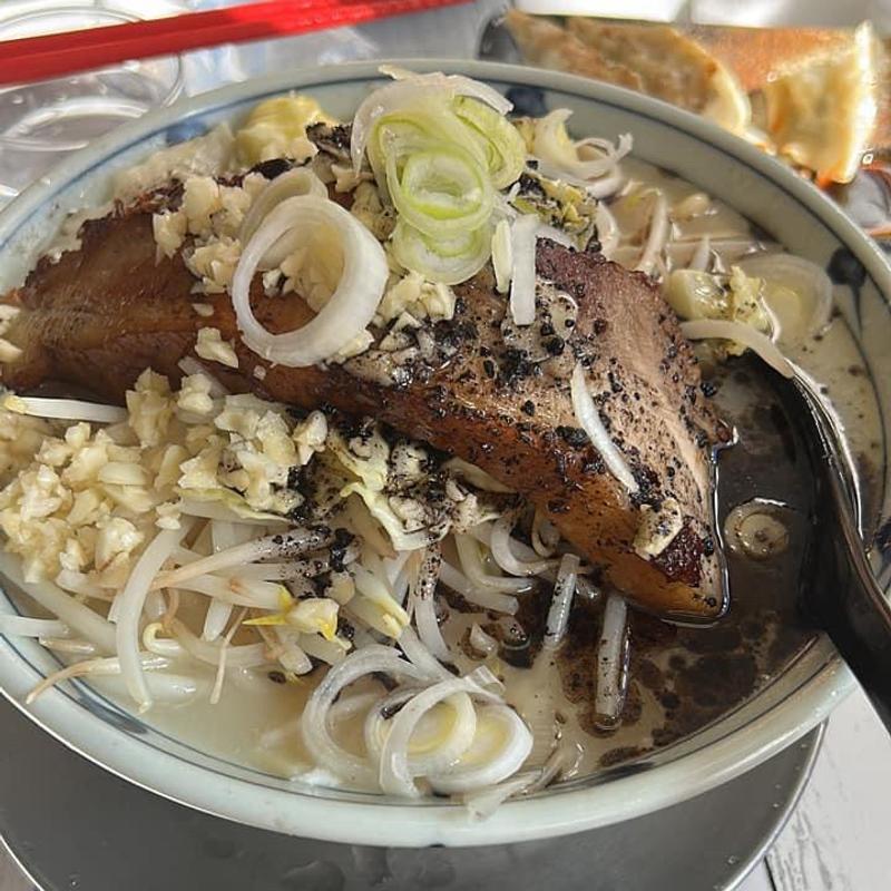 黒とんこつ麺 太麺(男前☆飛雄馬 総本店 （おとこまえ☆ひゅうま）)