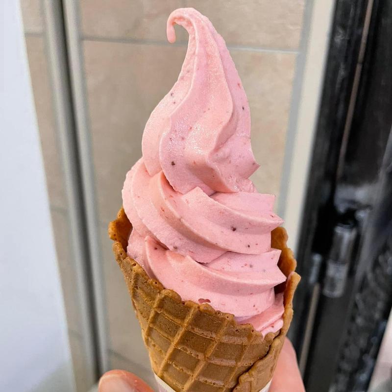 あまおうソフトクリーム(物産館 水の上の市場)