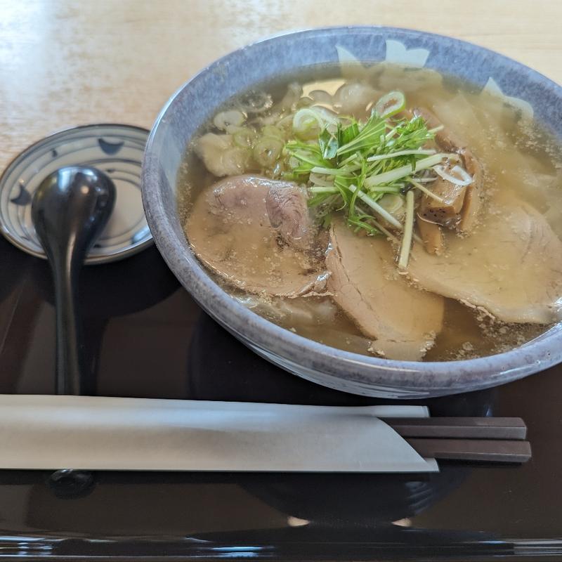 塩ワンタンメン(満月 （まんげつ）)