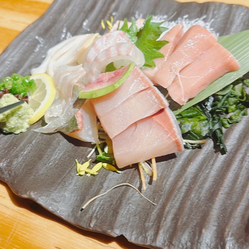 刺身盛り合わせ(魚里ゐ夷 （とりいえびす）)