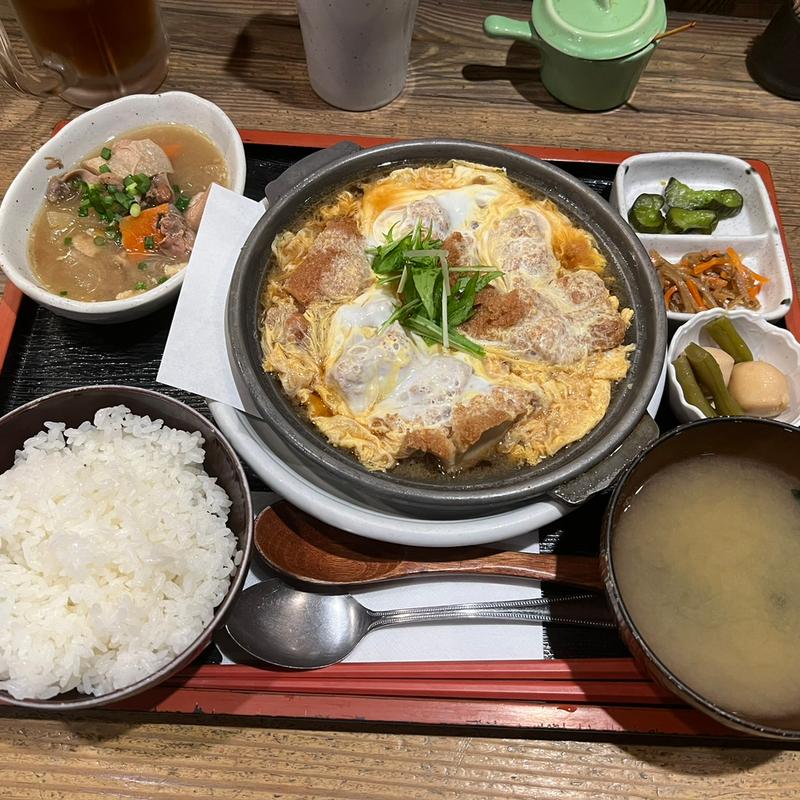 カツ煮定食：煮込み(鳥一 外苑前店 （とりいち）)
