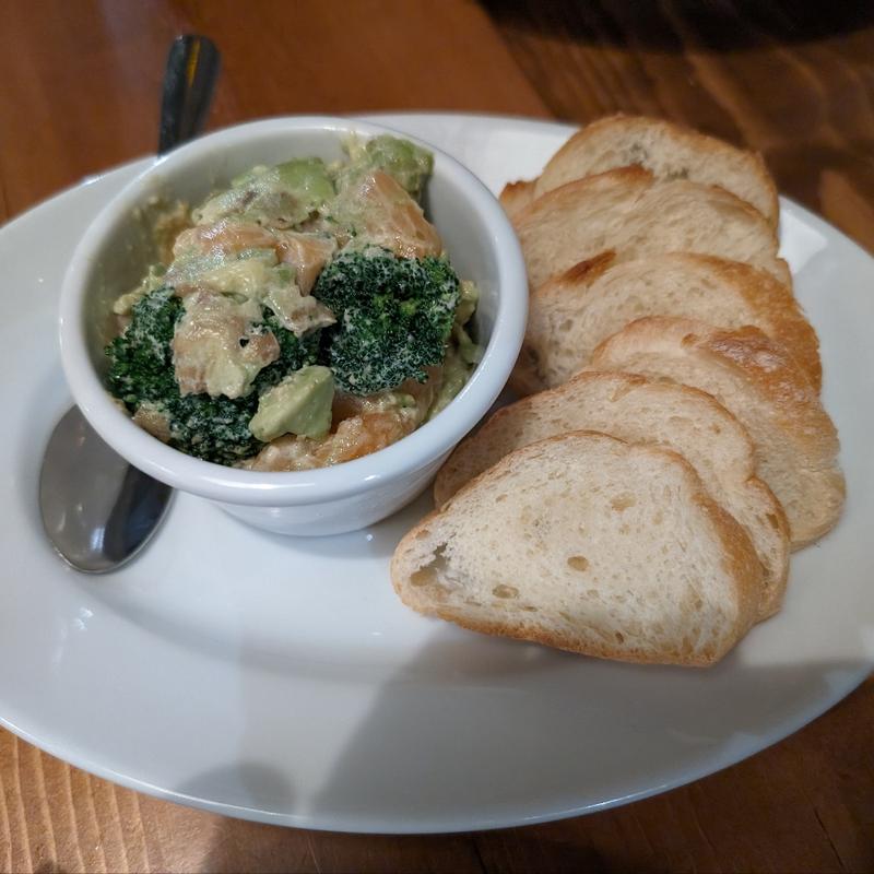 サーモンとアボカドのタルタルディップ(Italian Kitchen VANSAN)