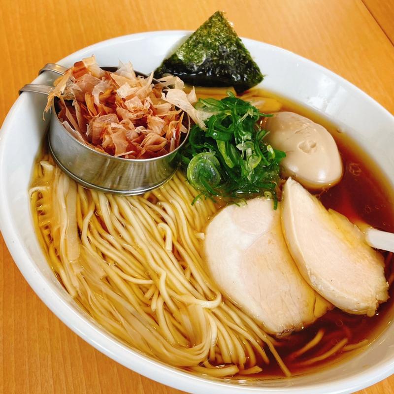 鰹と鶏の中華そば　醤油　大盛り　味玉(中華そば 六心)