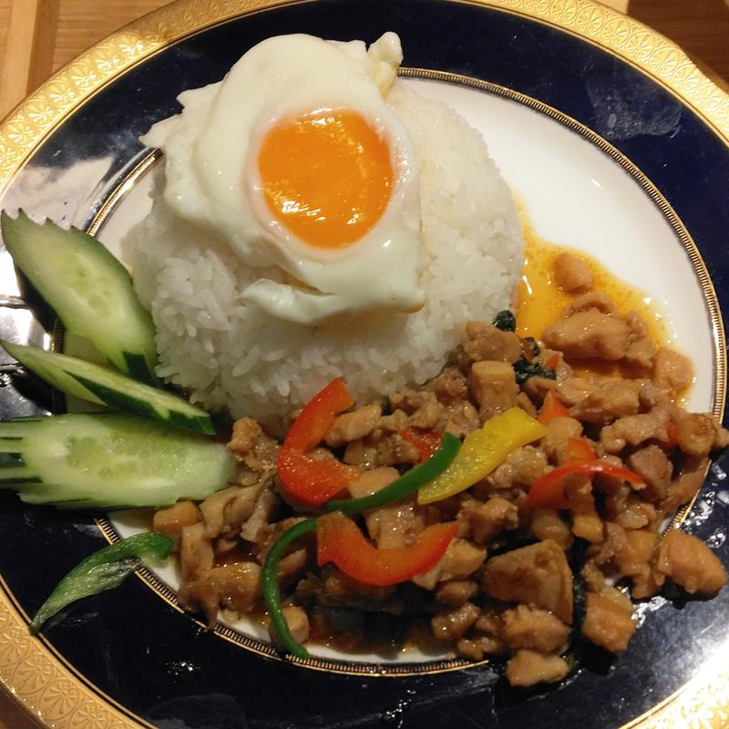 ガパオライス(タイレストランCHADA)