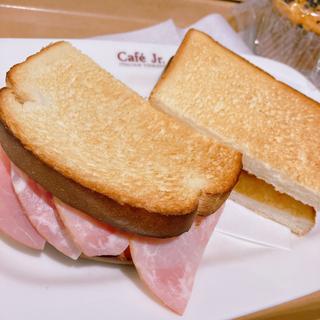 ツナとハムたまごのサンドイッチ(イタリアン・トマト CafeJr. 池袋サンシャインアルタ店)