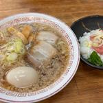 蔵出し醤油ラーメン（背脂）(喜多方食堂 )