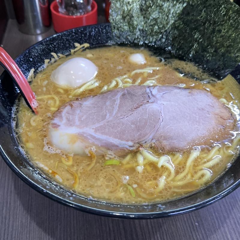 醤油豚骨ラーメン大盛り、味玉、ほうれん草抜き(源絆家)
