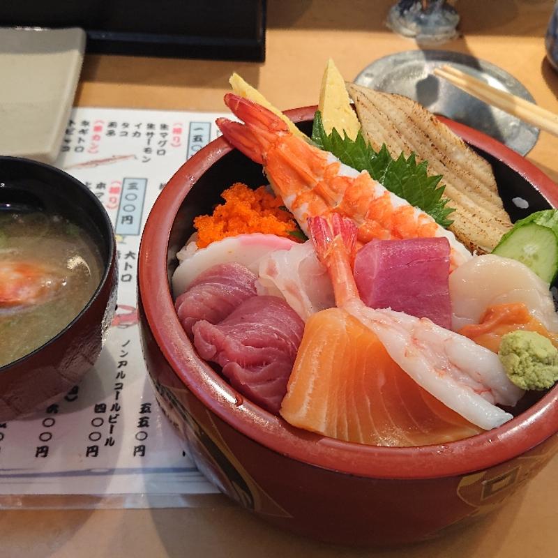 海鮮丼(廻鮮寿司　塩釜港 塩釜店 （かいせんずし しおがまこう）)