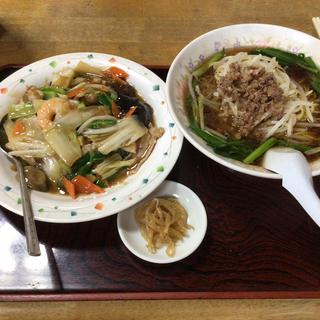 満漢福麺と海鮮八宝菜定食