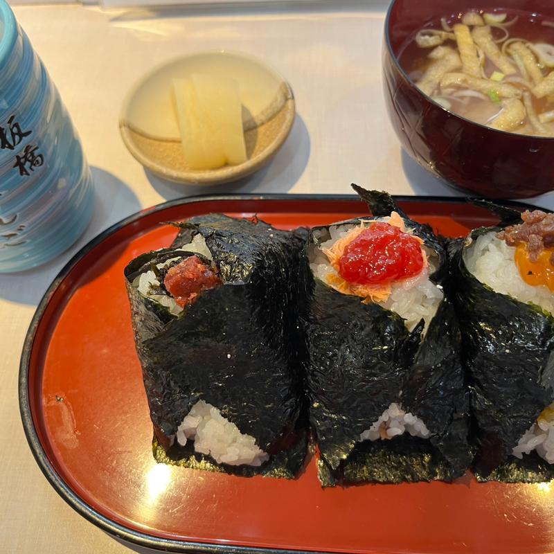 焼明太子葉とうがらし、すじこ鮭、卵黄肉そぼろ(おにぎり ぼんご 板橋店)