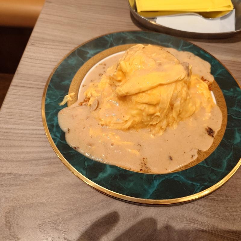 ビーフバーグ＆カマンベールチーズWぱっかーんオムライス(さん太)