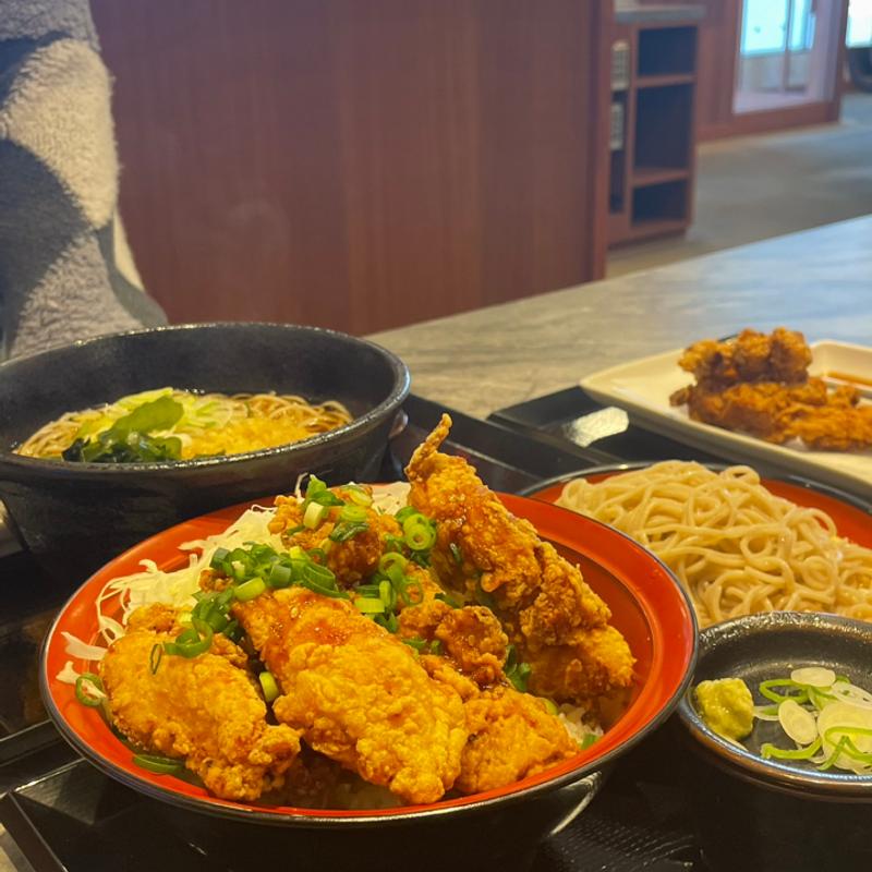 唐揚げ丼 ミニざるそばセット(鶏彩 本庄早稲田店)