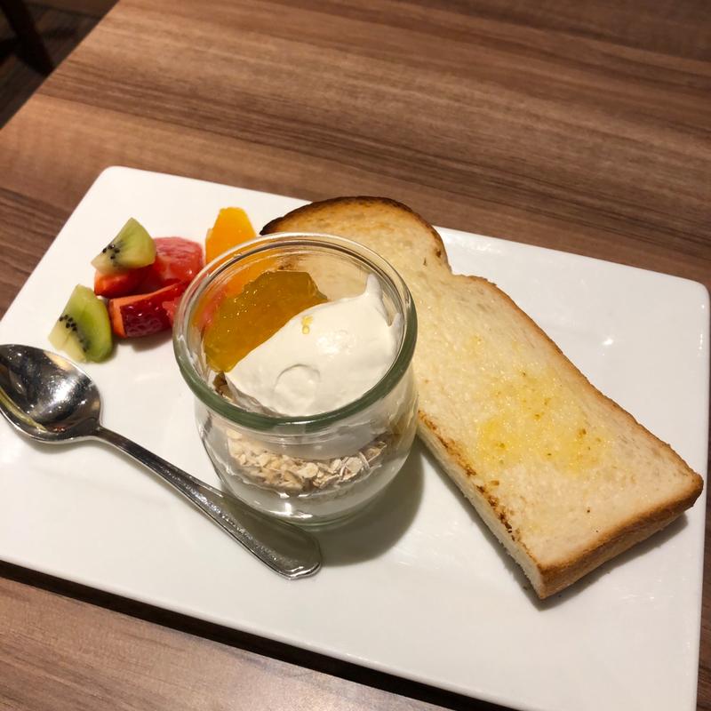 フルーツとヨーグルトのモーニング(高倉町珈琲 戸田店)