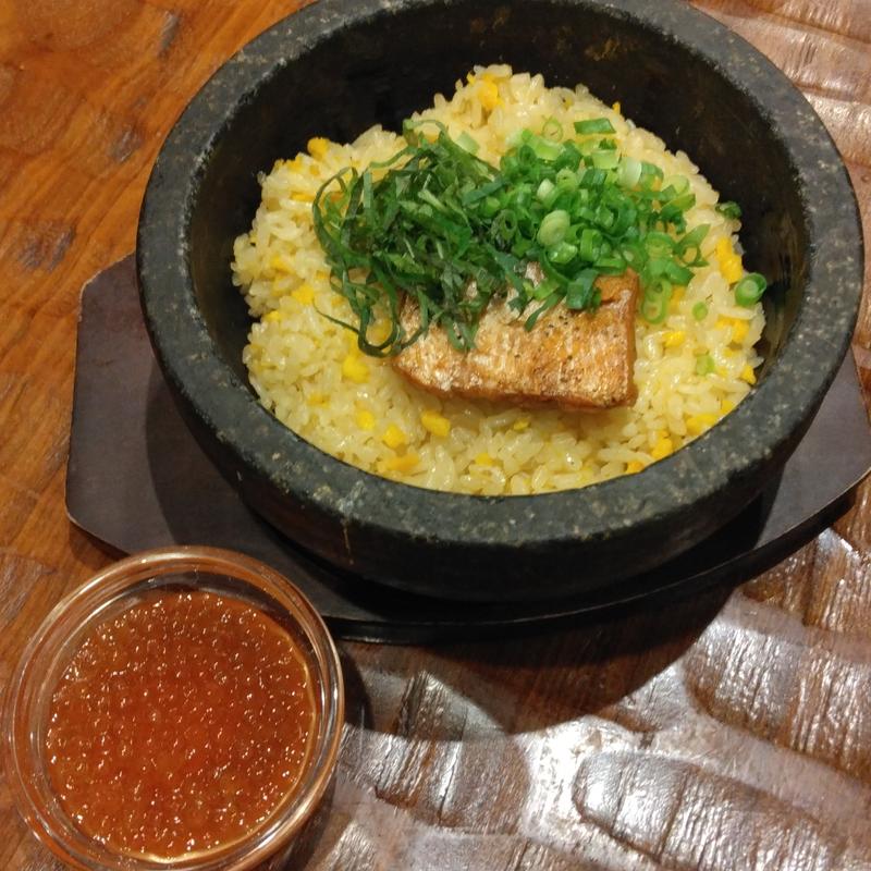 鮭といくらの石焼チャーハン(土間土間 川崎リバーク店)