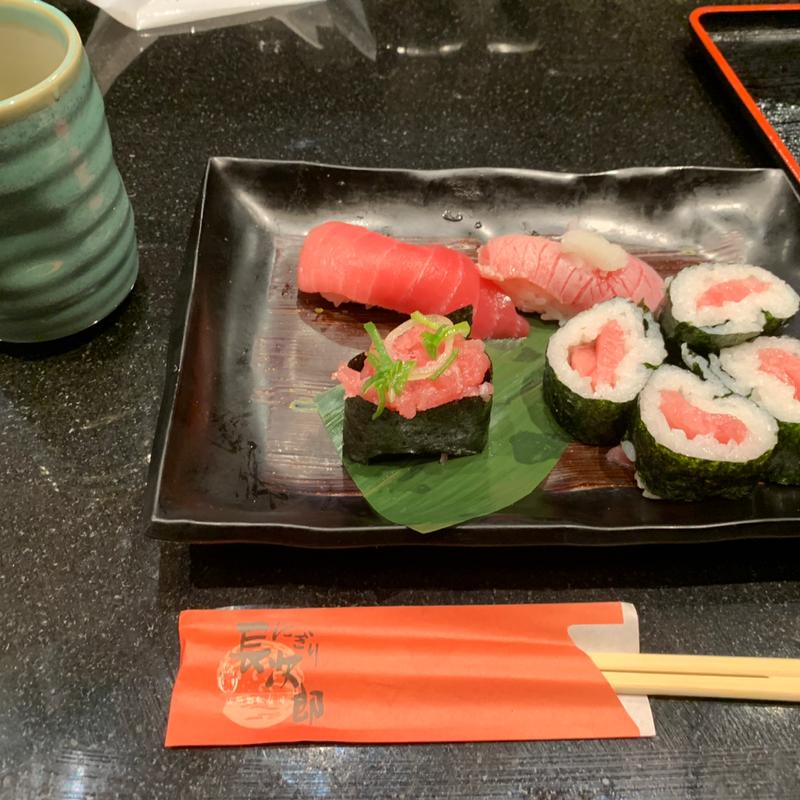 本まぐろ中とらづくし(にぎり長次郎 守山上志段味店)