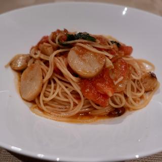 帆立貝とフレッシュトマトのスパゲッティー