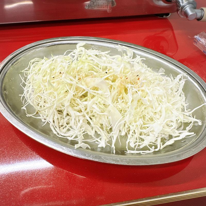 お通し キャベツ(焼肉・塩ホルモン アジェ 有楽町店)