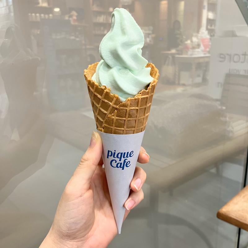 水色バニラソフトクリーム(ジェラート ピケ カフェ クレープ リー)