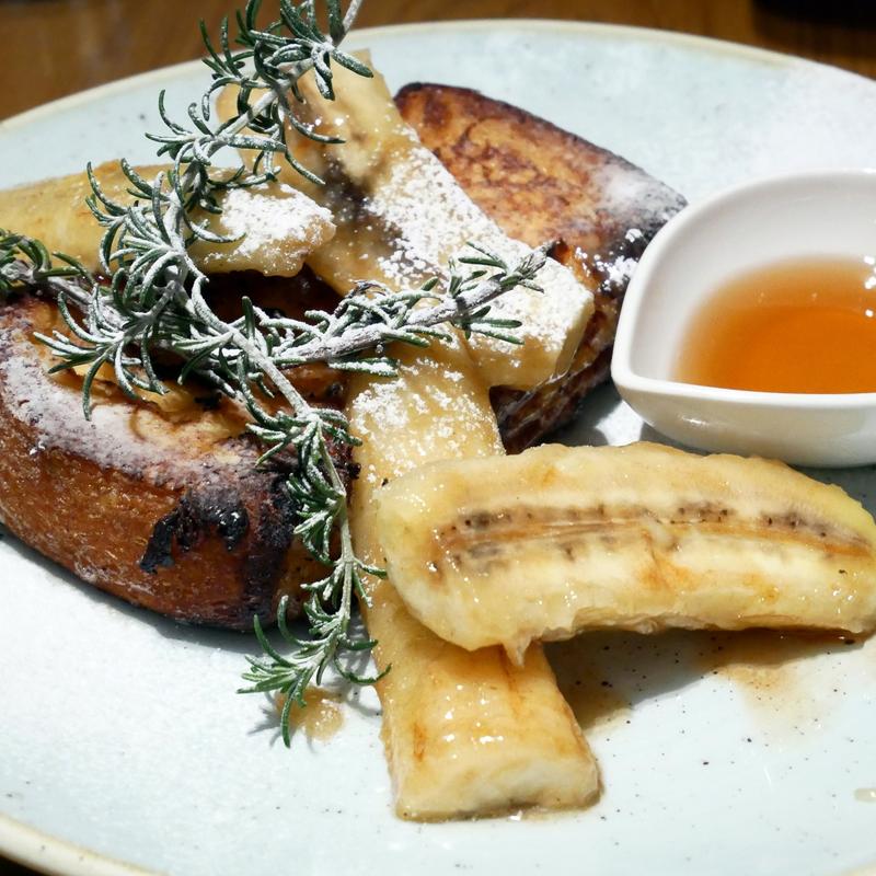 キャラメリゼしたバナナとふわふわフレンチトースト(PARLOR GREEN APPLE)