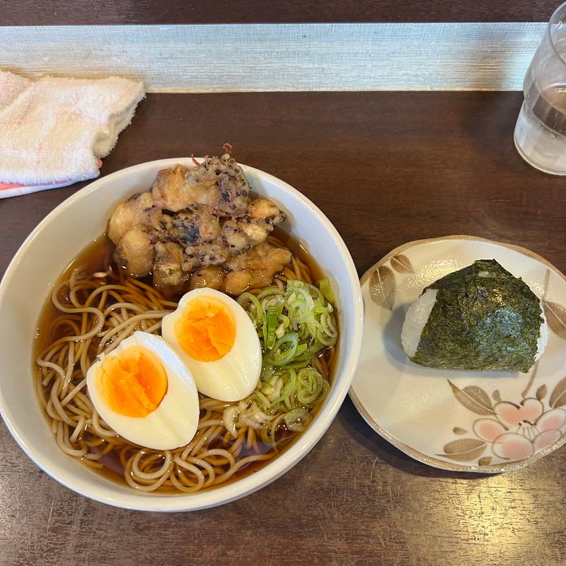 ゲソ天そば、おにぎり(そば滝)