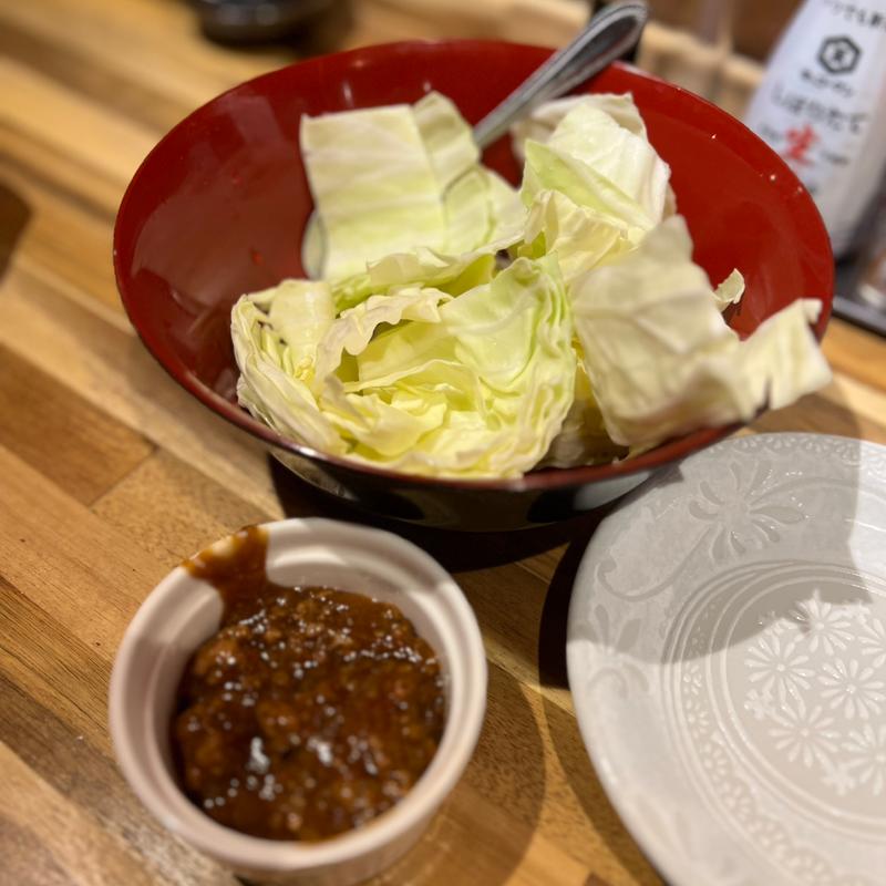 お通し(炭火野菜巻き串と餃子 博多うずまき 札幌大通店)