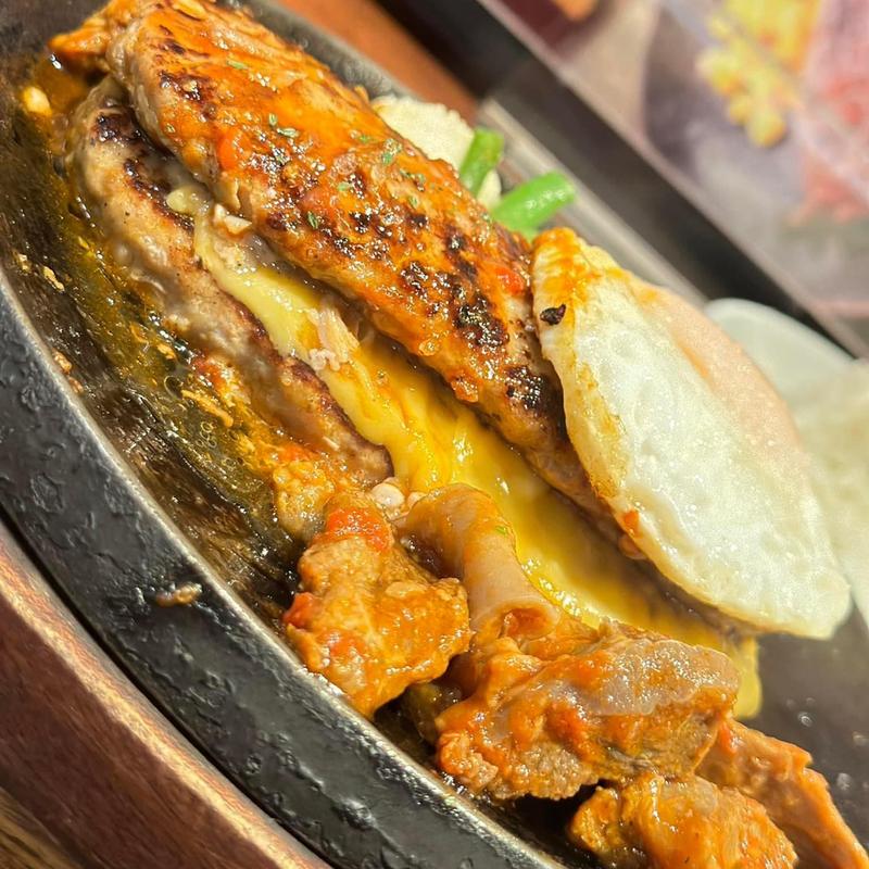 ハンバーグ(鉄板王国 西新宿店)