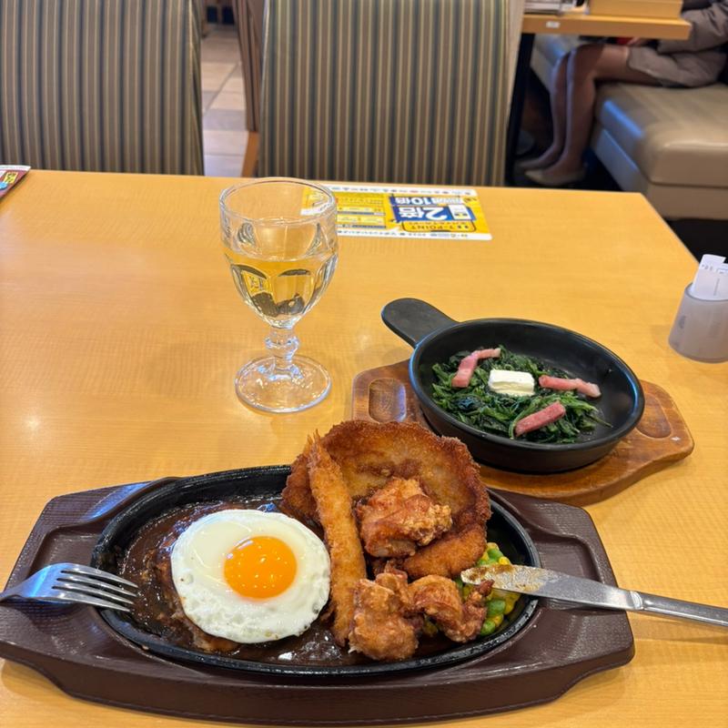 揚げ物本気盛+ほうれん草ソテー+ワイン(白)(ガスト 八千代大和田店 )